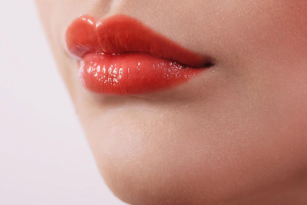 Everything you need to know about lip gloss and stains