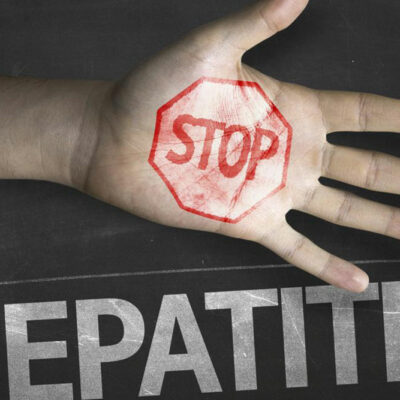 What causes hepatitis and what are its symptoms